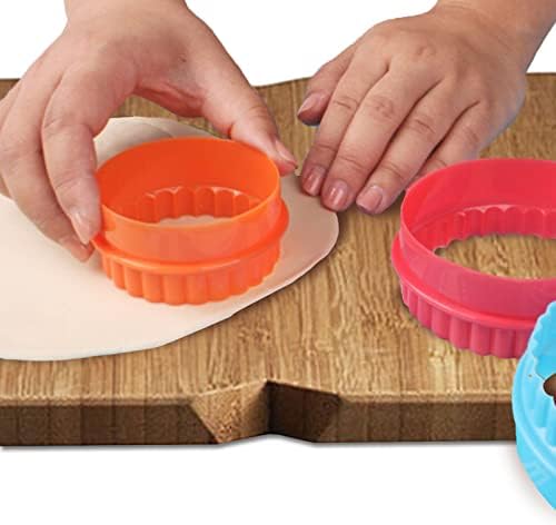 YAFIYGI 6-Piece Scalloped Round Cookie Cutters Plastic