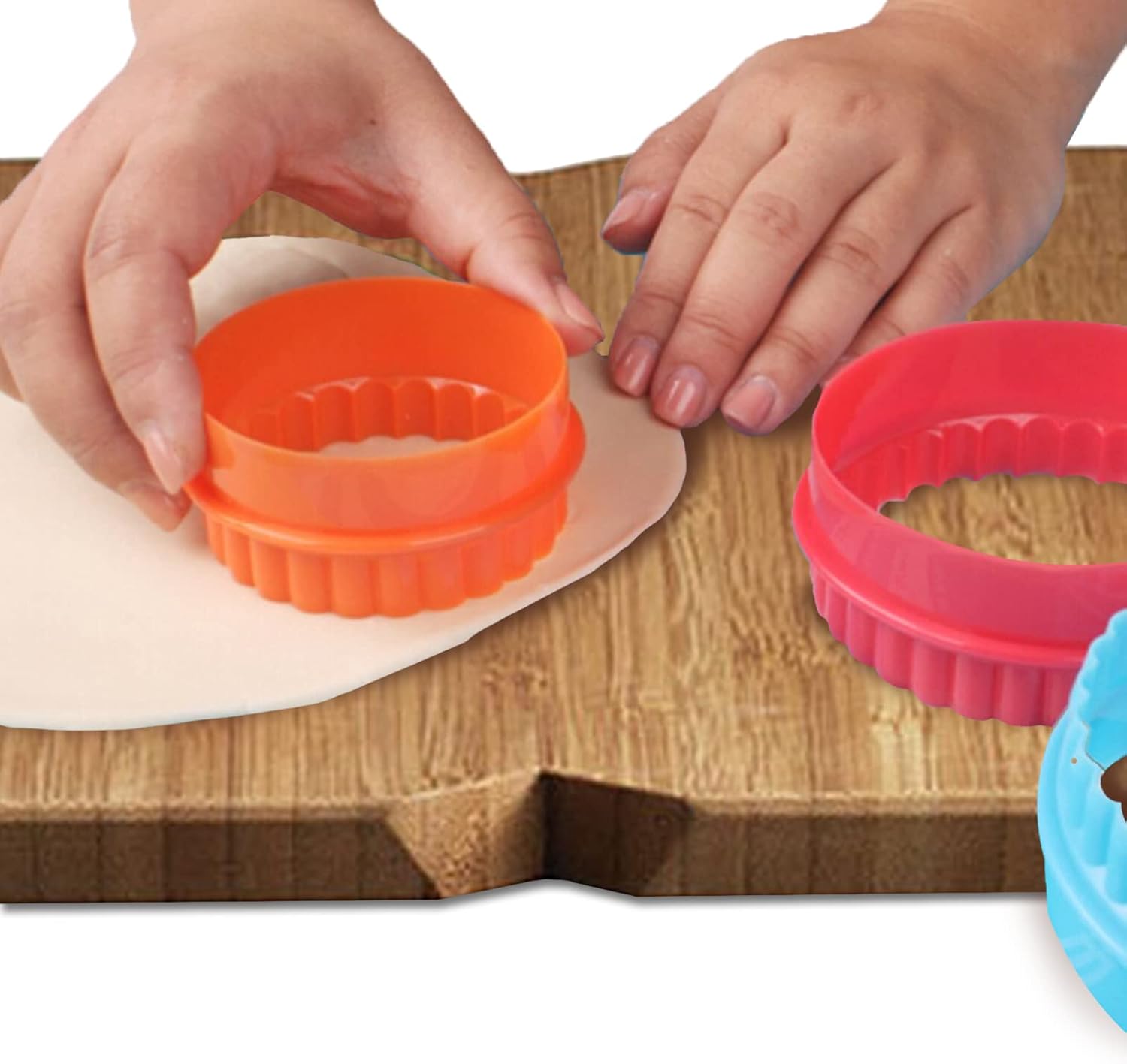 YAFIYGI 6-Piece Scalloped Round Cookie Cutters Plastic