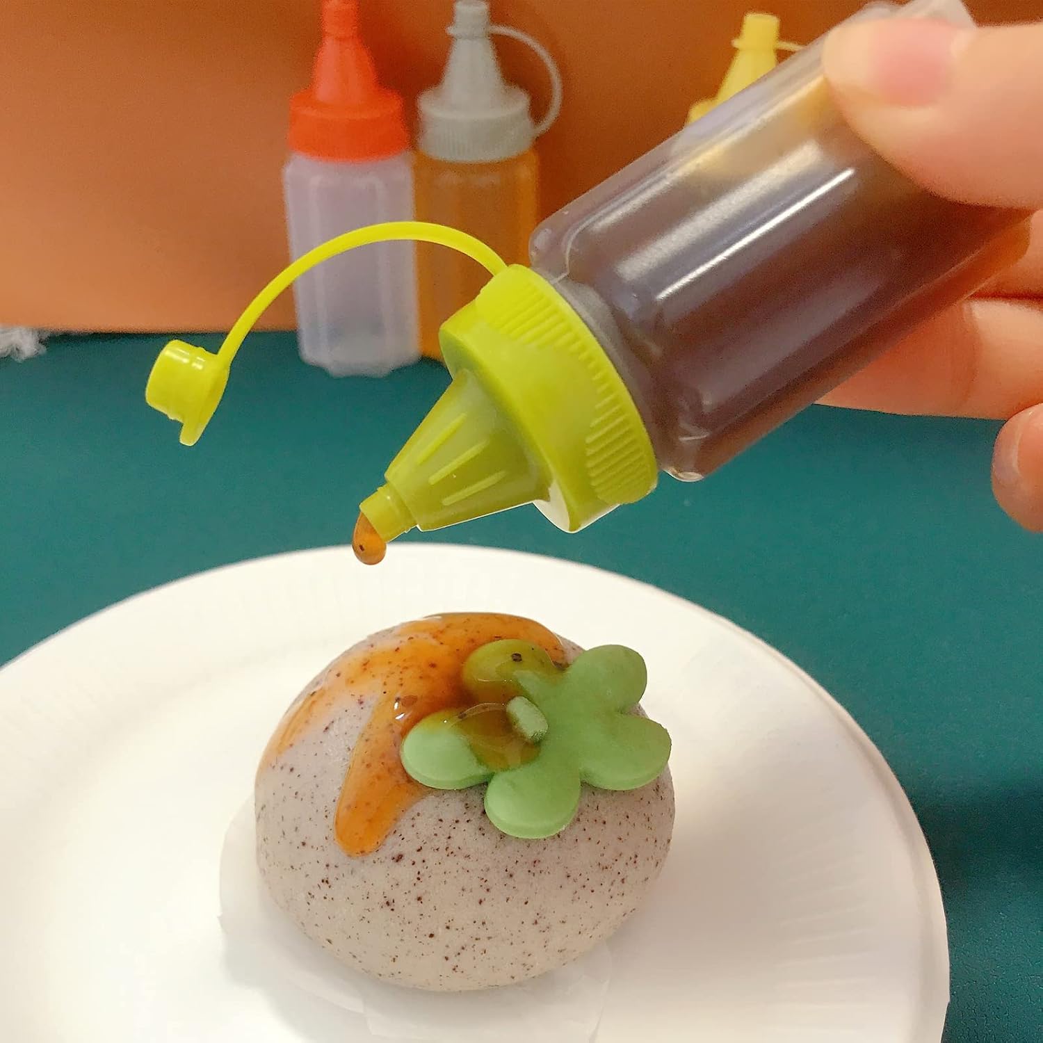 HYMAOME 4pcs Mini Condiment Squeeze Bottles for Lunch Travel