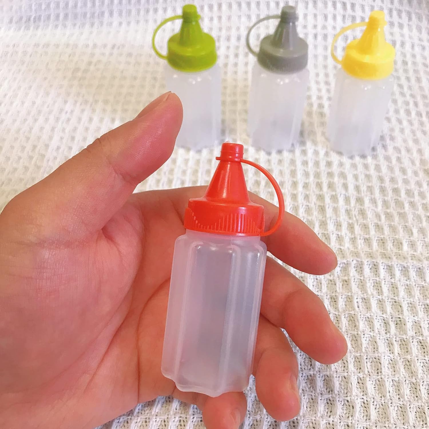 HYMAOME 4pcs Mini Condiment Squeeze Bottles for Lunch Travel