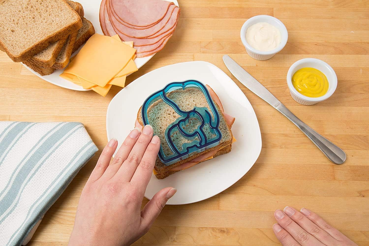 Bentology Sandwich Cutters - 4 Pack with Butterfly Star Dinosaur Elephant