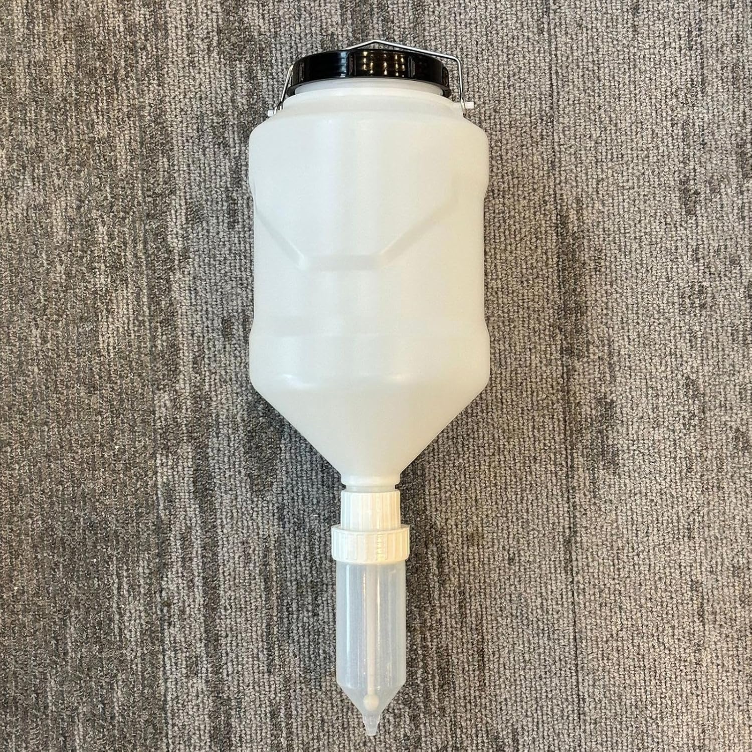 Hanging Sauce Dispenser 3L Refillable Condiment Bottle for Kitchen Use