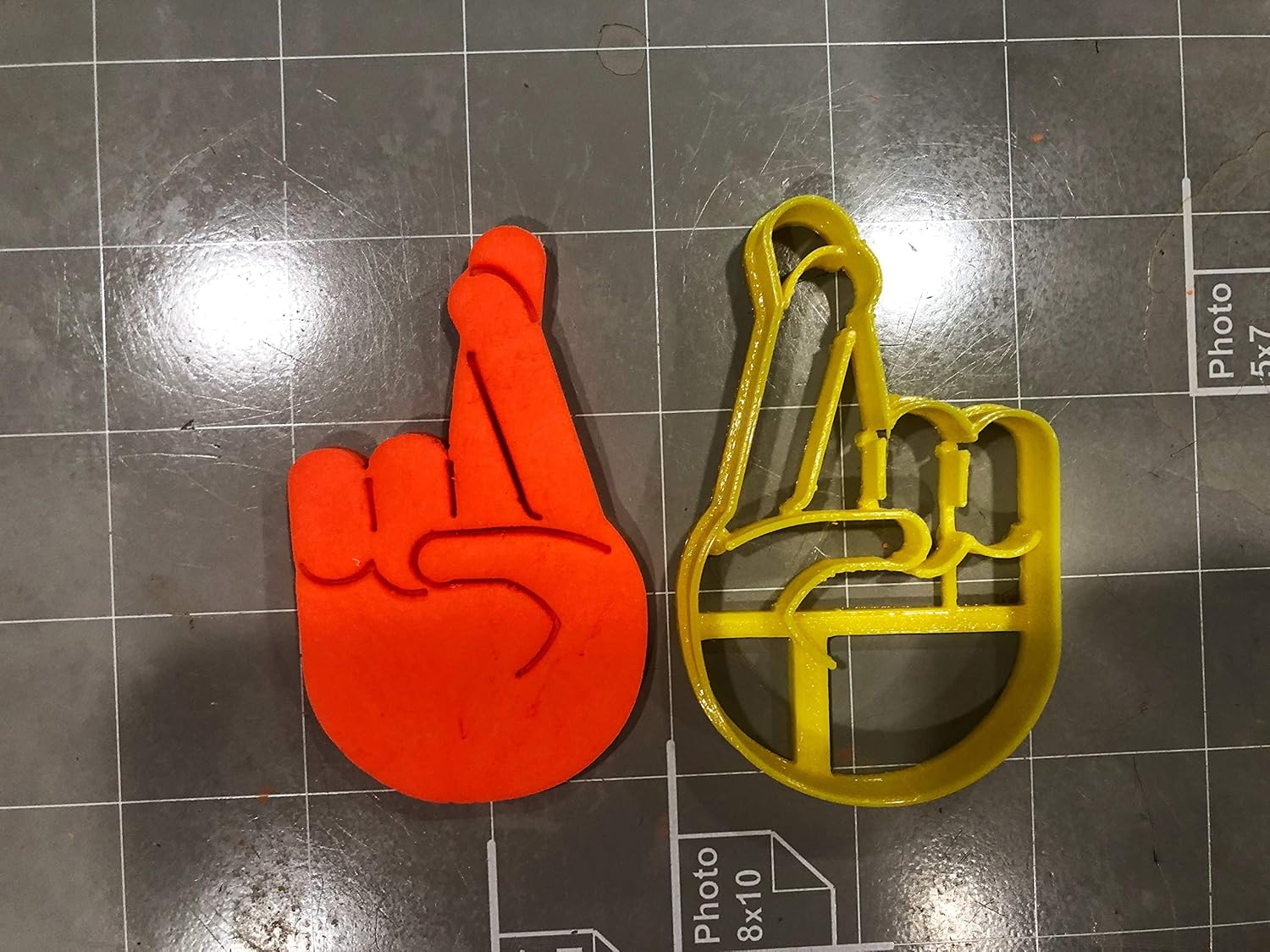 Cookie Cutz Fingers Crossed Cookie Cutter 3 Inch